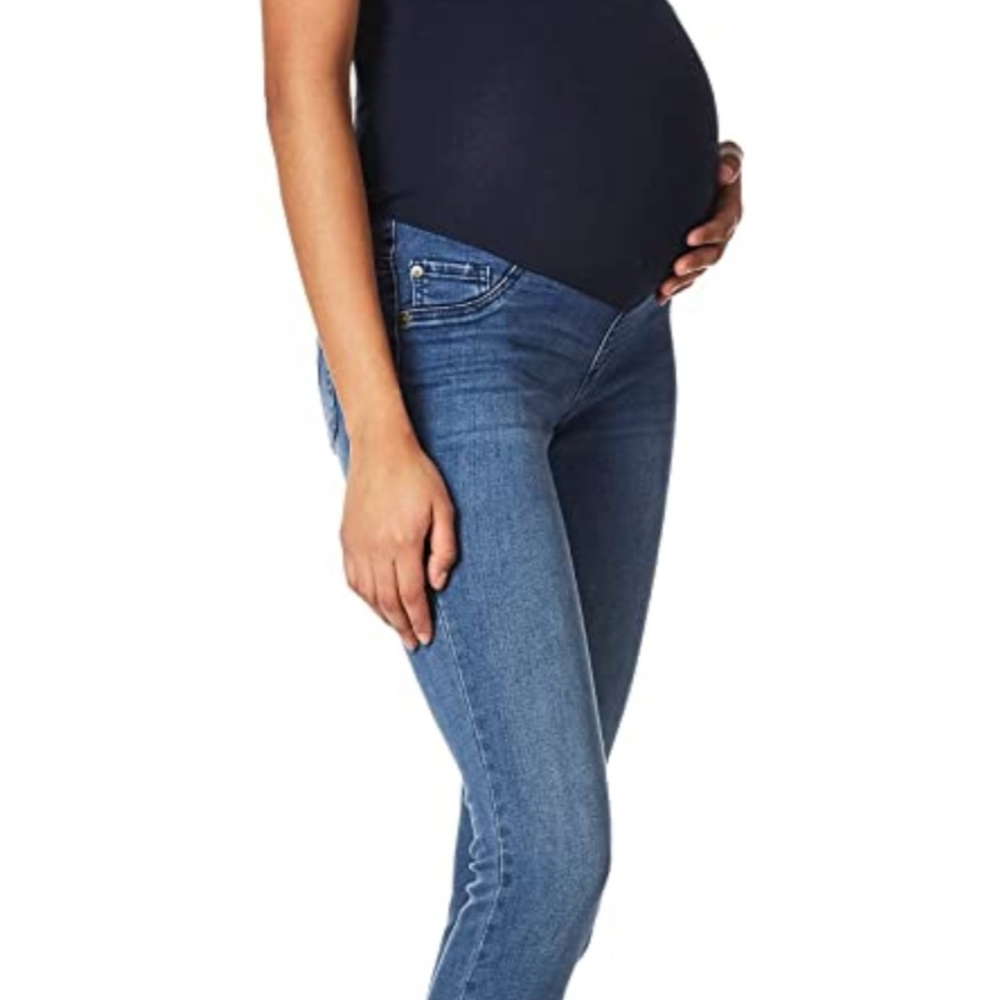 Maternity jeans, stretchy & soft. Motherhood.
